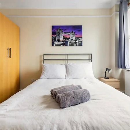 Lovely 3-Bed 20 Minutes To Central 런던 외부 사진